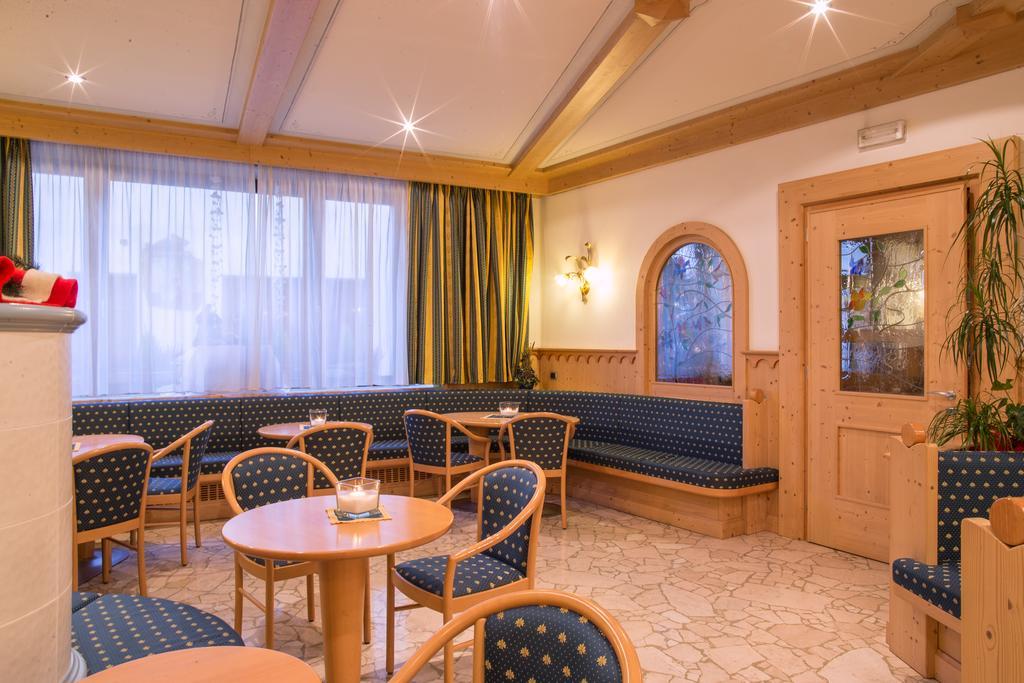 Hotel Al Cervo Tesero Buitenkant foto