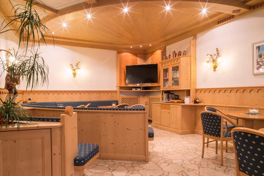 Hotel Al Cervo Tesero Buitenkant foto